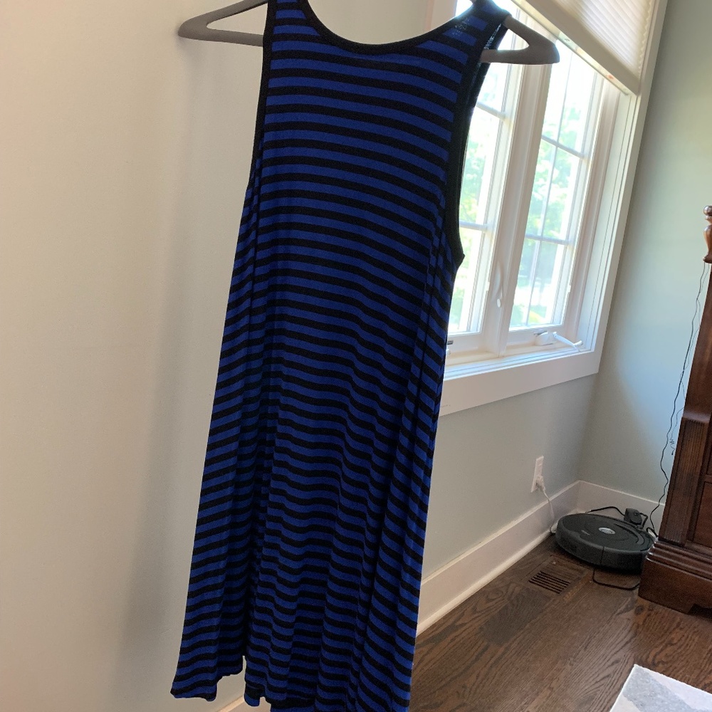 sleeveless dress